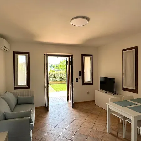 Camilla's Place - With Pool And Garden Appartamento